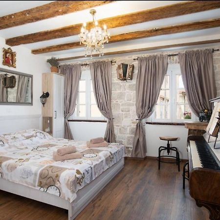 Domus Maximus Apartment พูลา ภายนอก รูปภาพ
