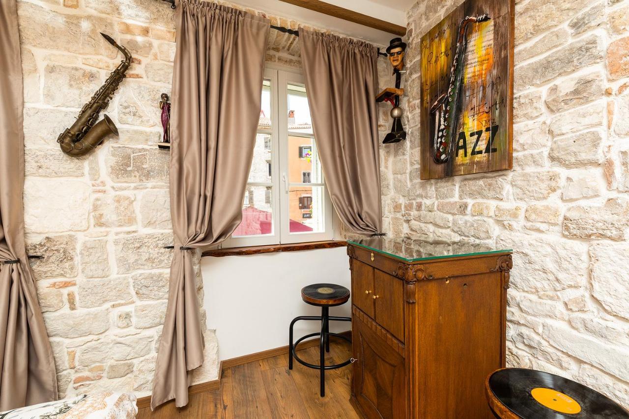 Domus Maximus Apartment พูลา ภายนอก รูปภาพ