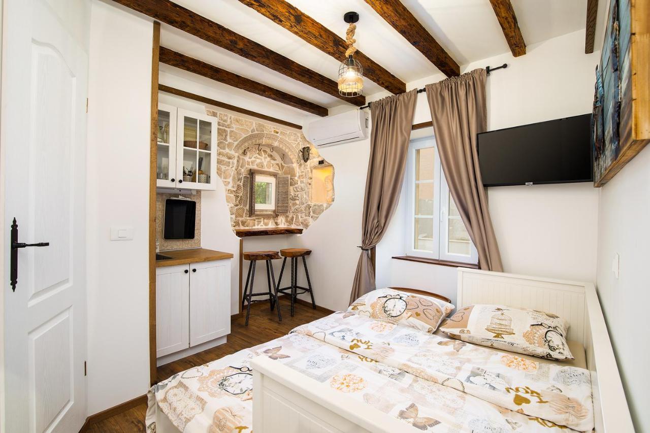 Domus Maximus Apartment พูลา ภายนอก รูปภาพ