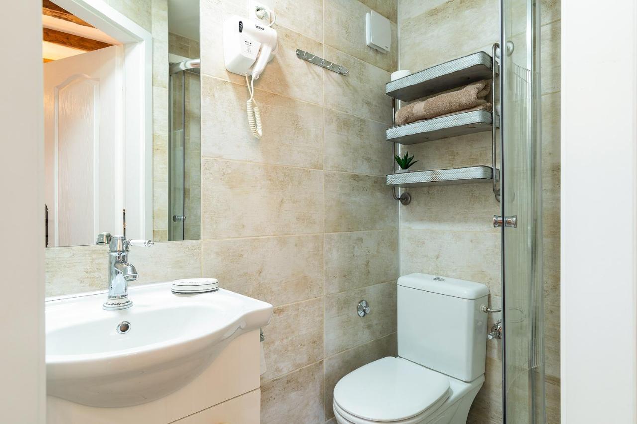 Domus Maximus Apartment พูลา ภายนอก รูปภาพ