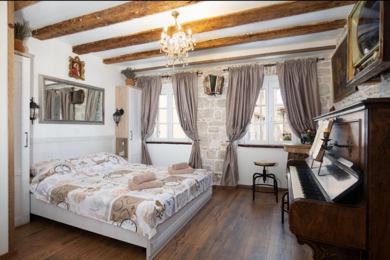Domus Maximus Apartment พูลา ภายนอก รูปภาพ