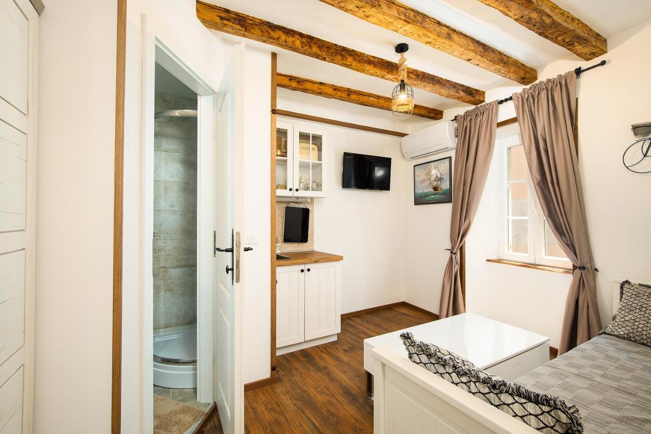 Domus Maximus Apartment พูลา ภายนอก รูปภาพ