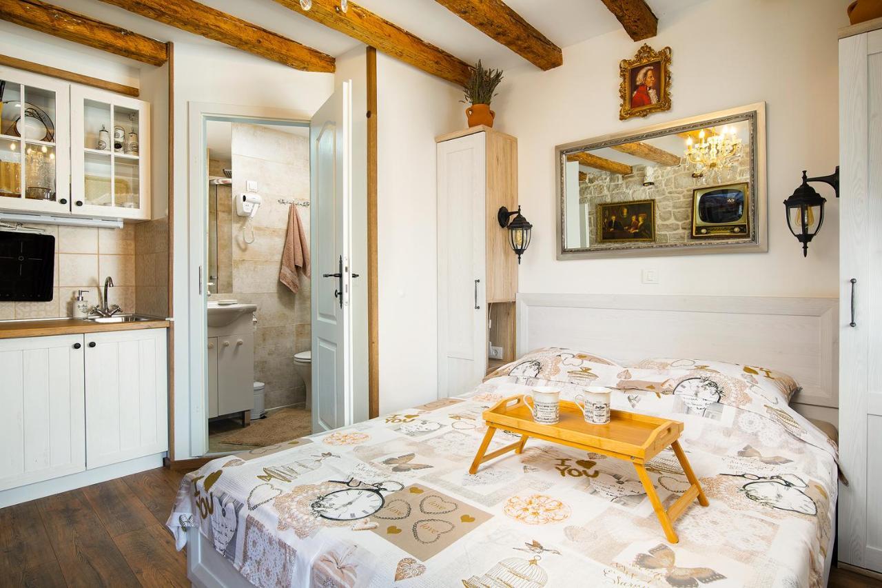 Domus Maximus Apartment พูลา ภายนอก รูปภาพ