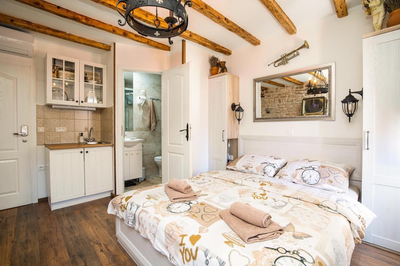 Domus Maximus Apartment พูลา ภายนอก รูปภาพ