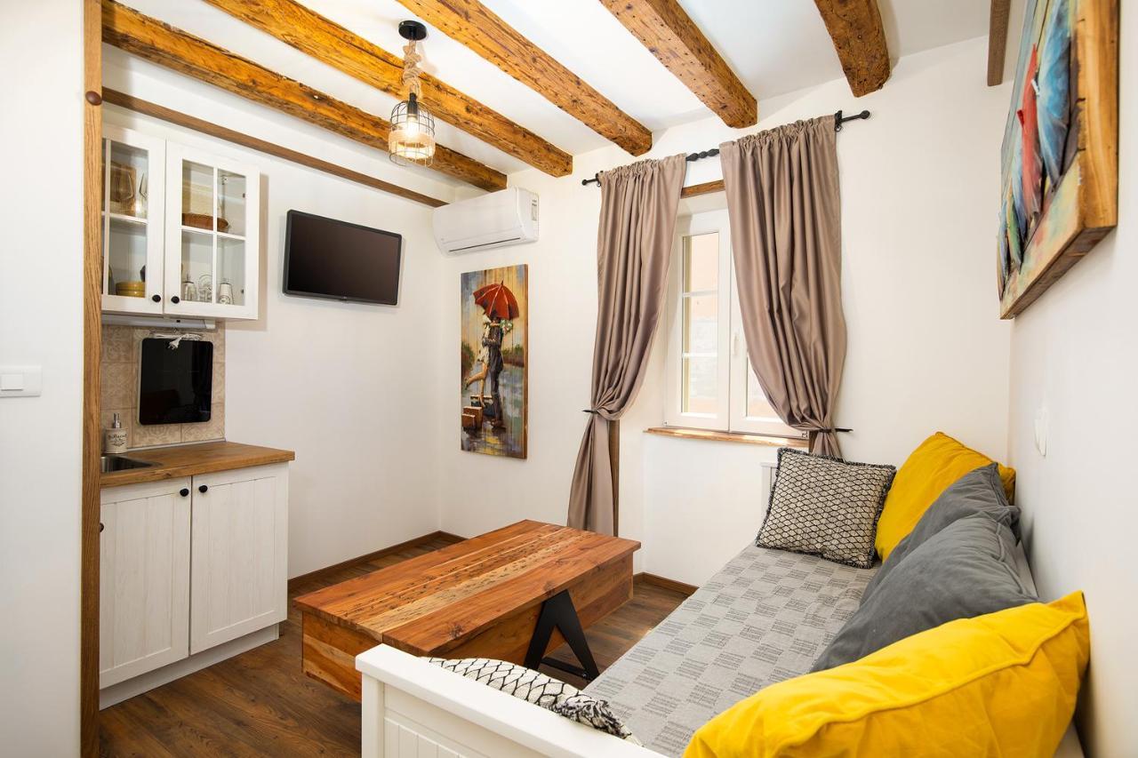 Domus Maximus Apartment พูลา ภายนอก รูปภาพ