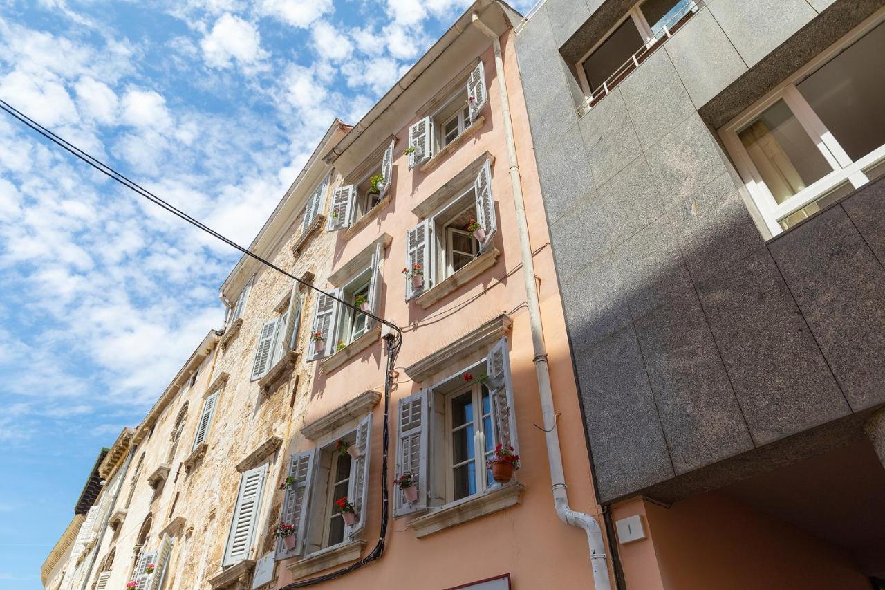 Domus Maximus Apartment พูลา ภายนอก รูปภาพ