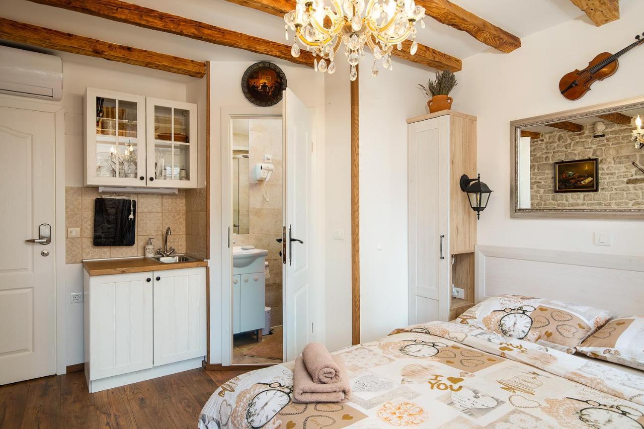 Domus Maximus Apartment พูลา ภายนอก รูปภาพ