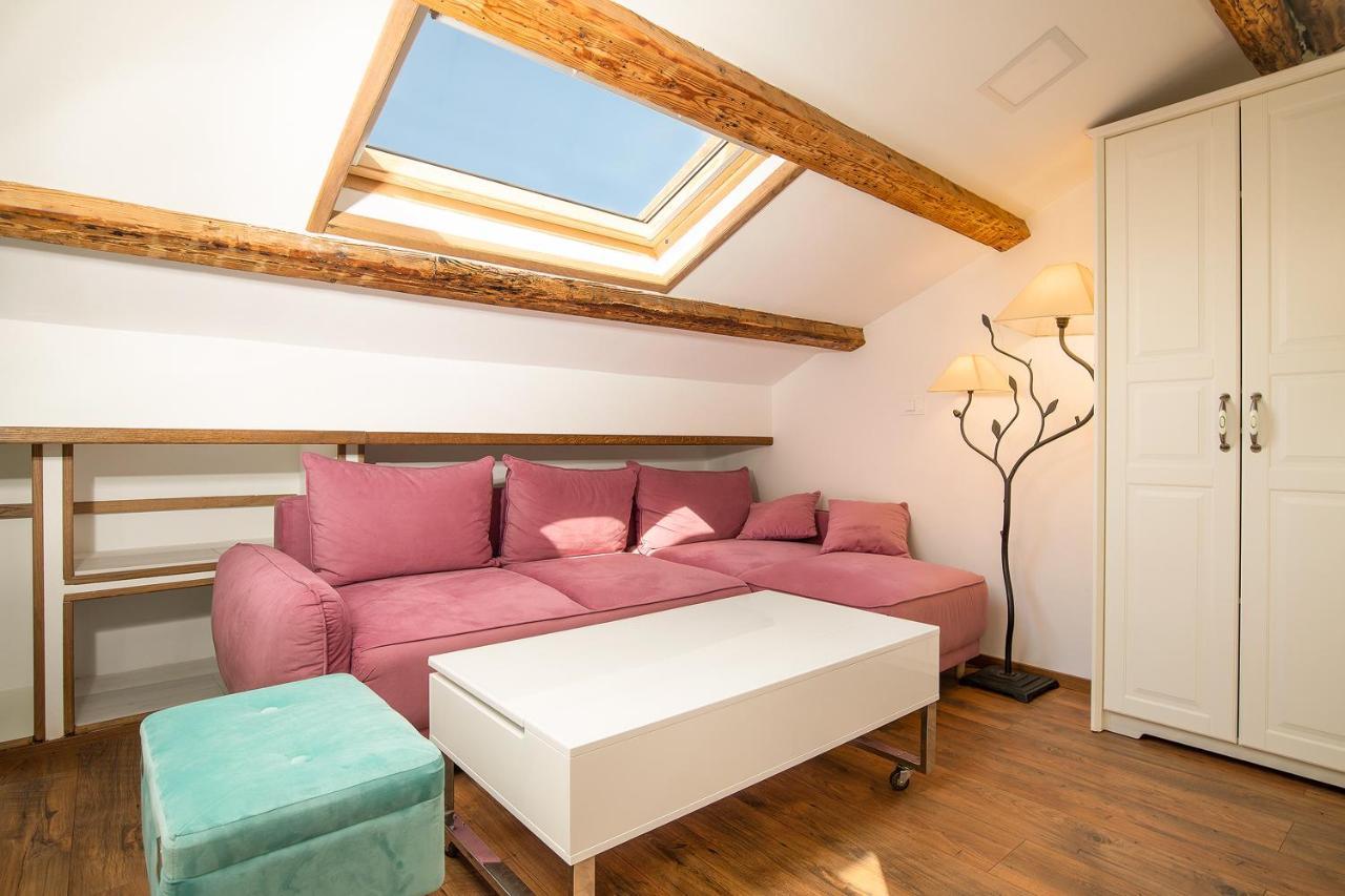 Domus Maximus Apartment พูลา ภายนอก รูปภาพ