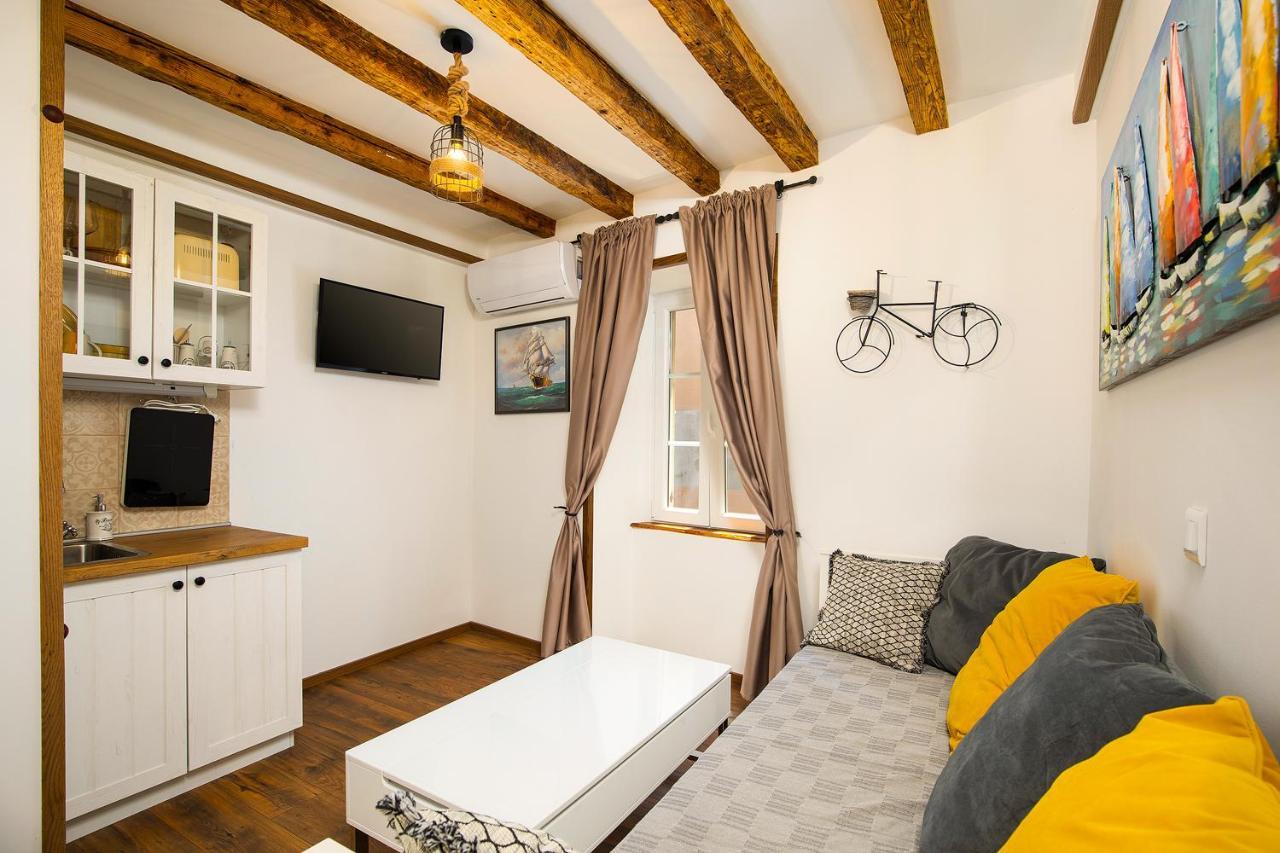 Domus Maximus Apartment พูลา ภายนอก รูปภาพ