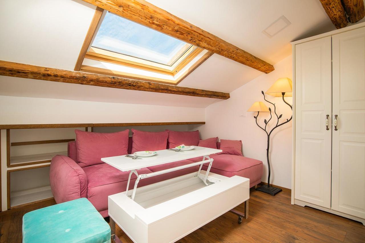 Domus Maximus Apartment พูลา ภายนอก รูปภาพ
