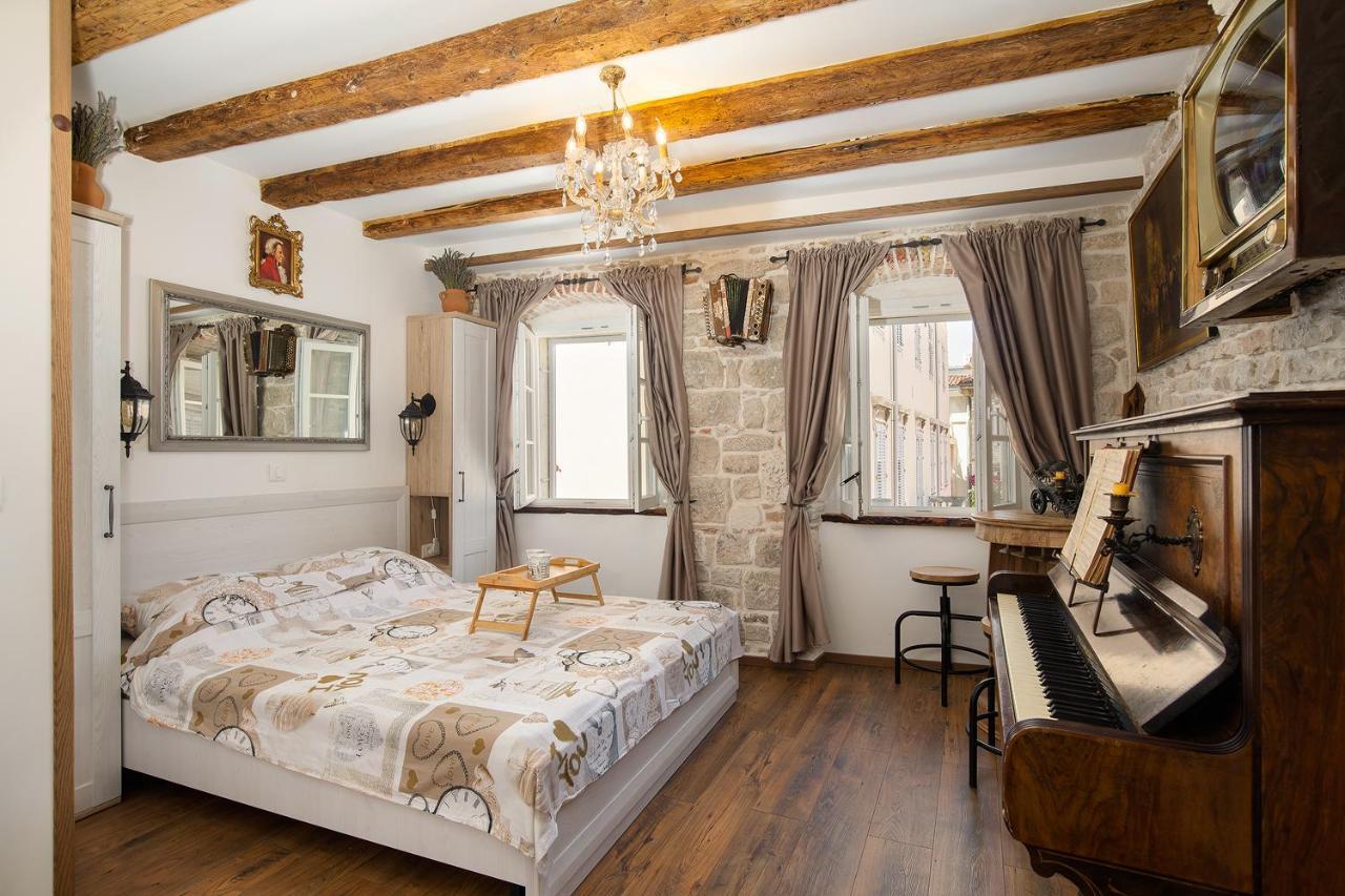 Domus Maximus Apartment พูลา ภายนอก รูปภาพ