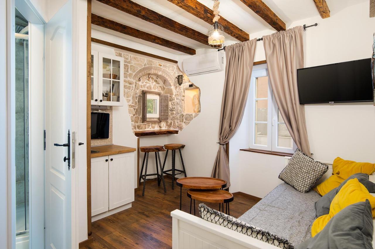 Domus Maximus Apartment พูลา ภายนอก รูปภาพ