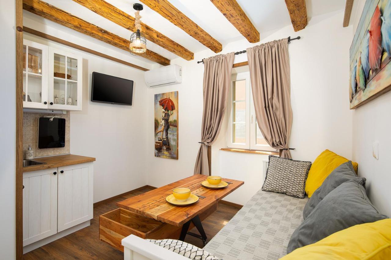 Domus Maximus Apartment พูลา ภายนอก รูปภาพ