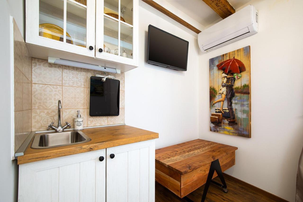 Domus Maximus Apartment พูลา ภายนอก รูปภาพ