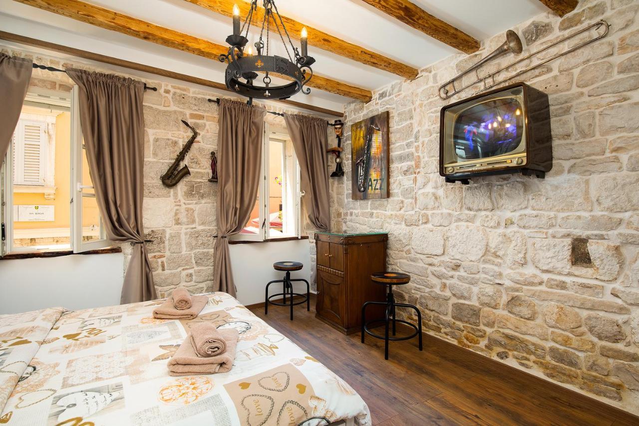Domus Maximus Apartment พูลา ภายนอก รูปภาพ