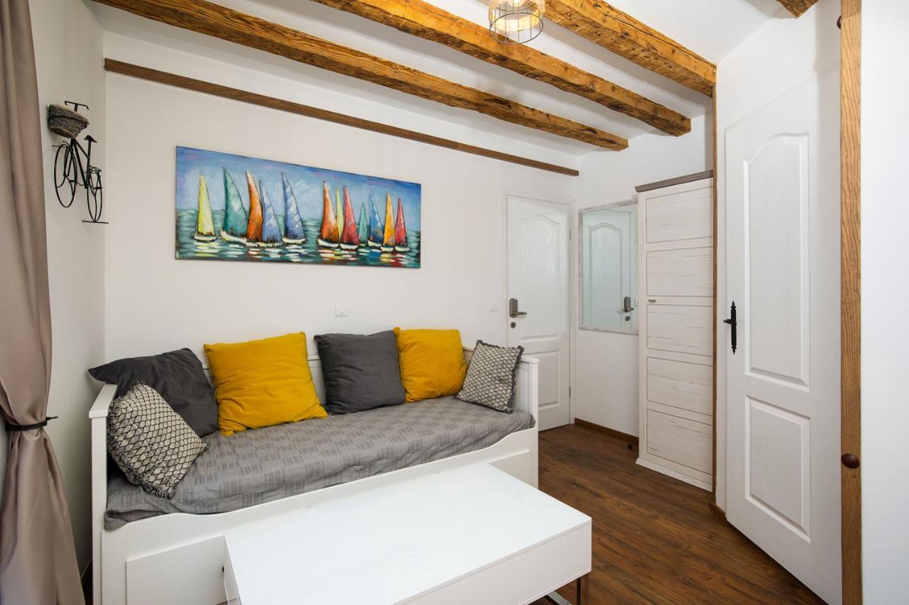 Domus Maximus Apartment พูลา ภายนอก รูปภาพ