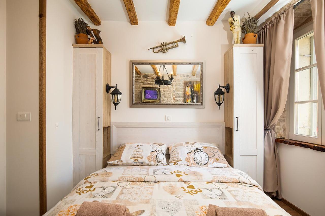 Domus Maximus Apartment พูลา ภายนอก รูปภาพ